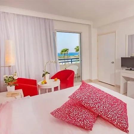 Dome Marina & 4*